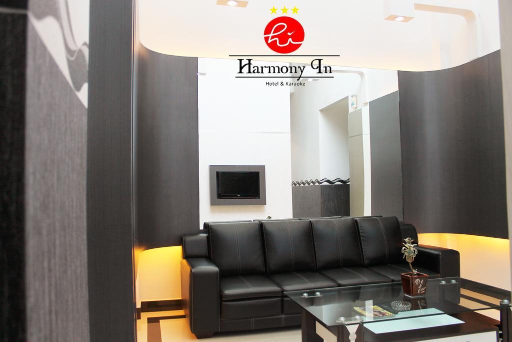Hotel Harmony In & Karaoke Pontianak Exterior photo